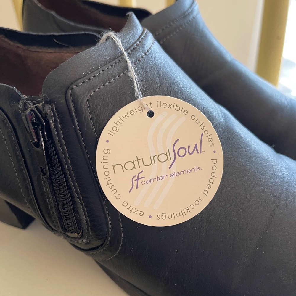 Women’s NIB Naturalizer Black Ankle Boots Size 10